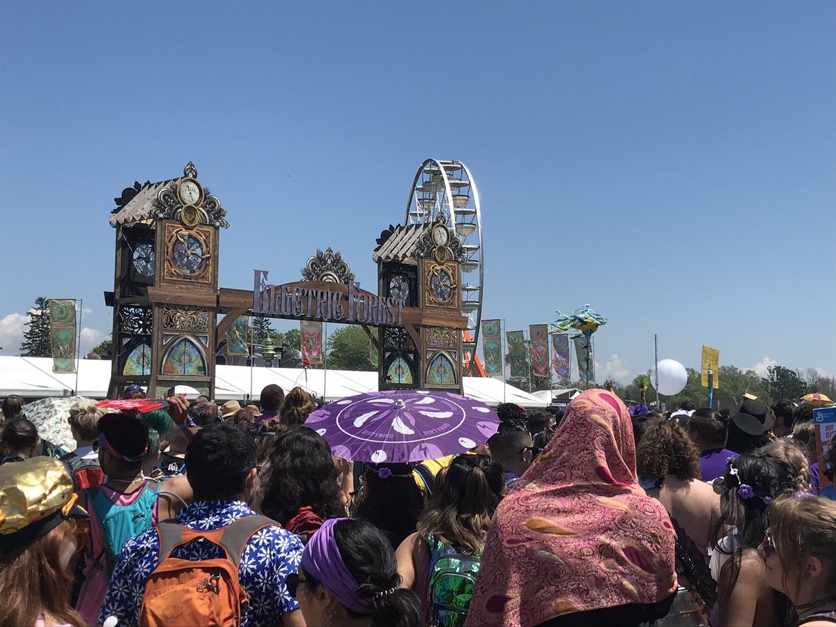 MichStatePolice's tweet photo. Happy Forest! Troopers are having a great time connecting with @Electric_Forest attendees on day one! Looking forward to a safe and fun weekend! If you need us, we’ll be around to help. 💙💜⚡️🌲 https://t.co/yNBqFgKe51