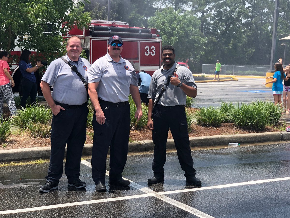 ColaFire's tweet photo. #Engine33 #1stShift helped put the βsplashβ in the Splash Down event at @ShandonBaptist today! Great work crew helping the kids cool off on this hot π₯΅ day! https://t.co/axf2rmqShS