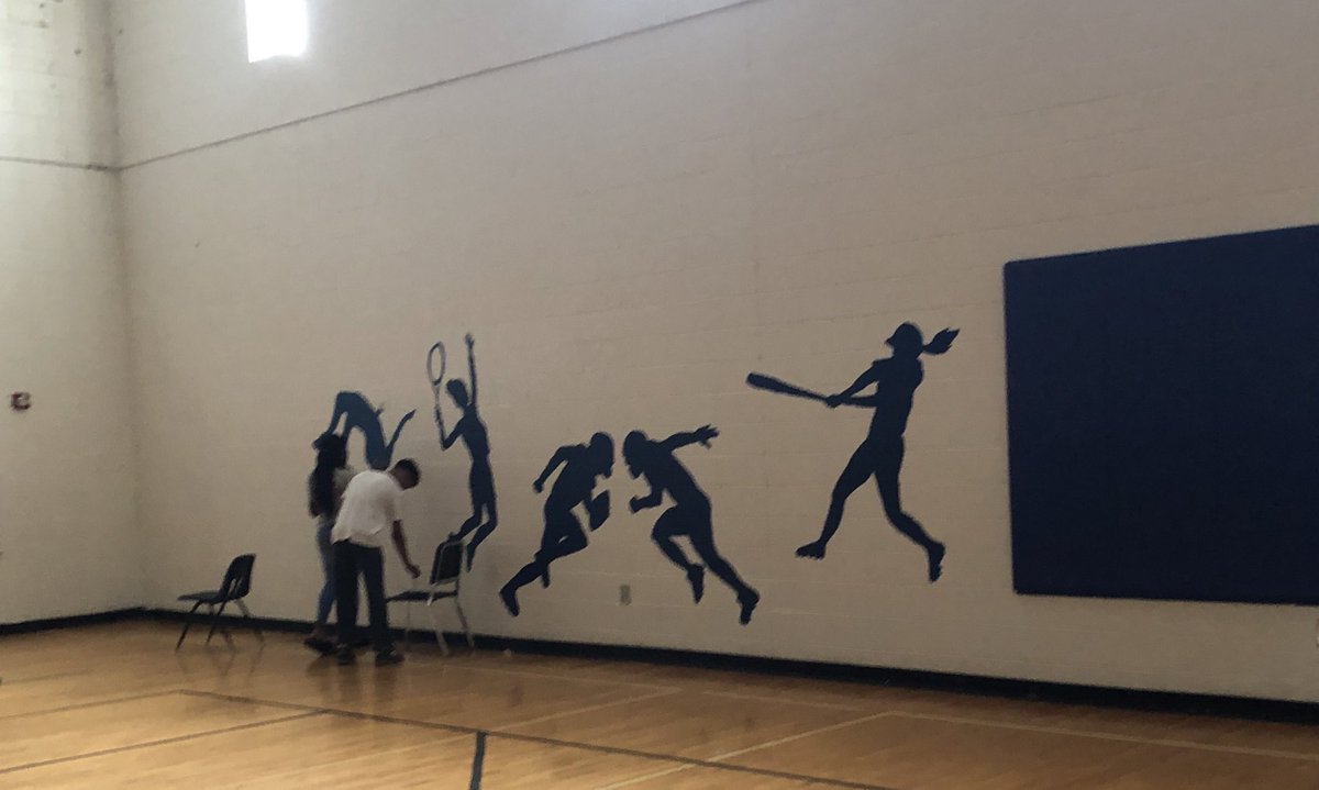 It was a great day! More mural fun and the kids helped out in the garden today (which is flourishing way beyond our expectations for first timers 😂) we even brought our paint brushes out to learn how to pollinate the pumpkins #cobbartrocks