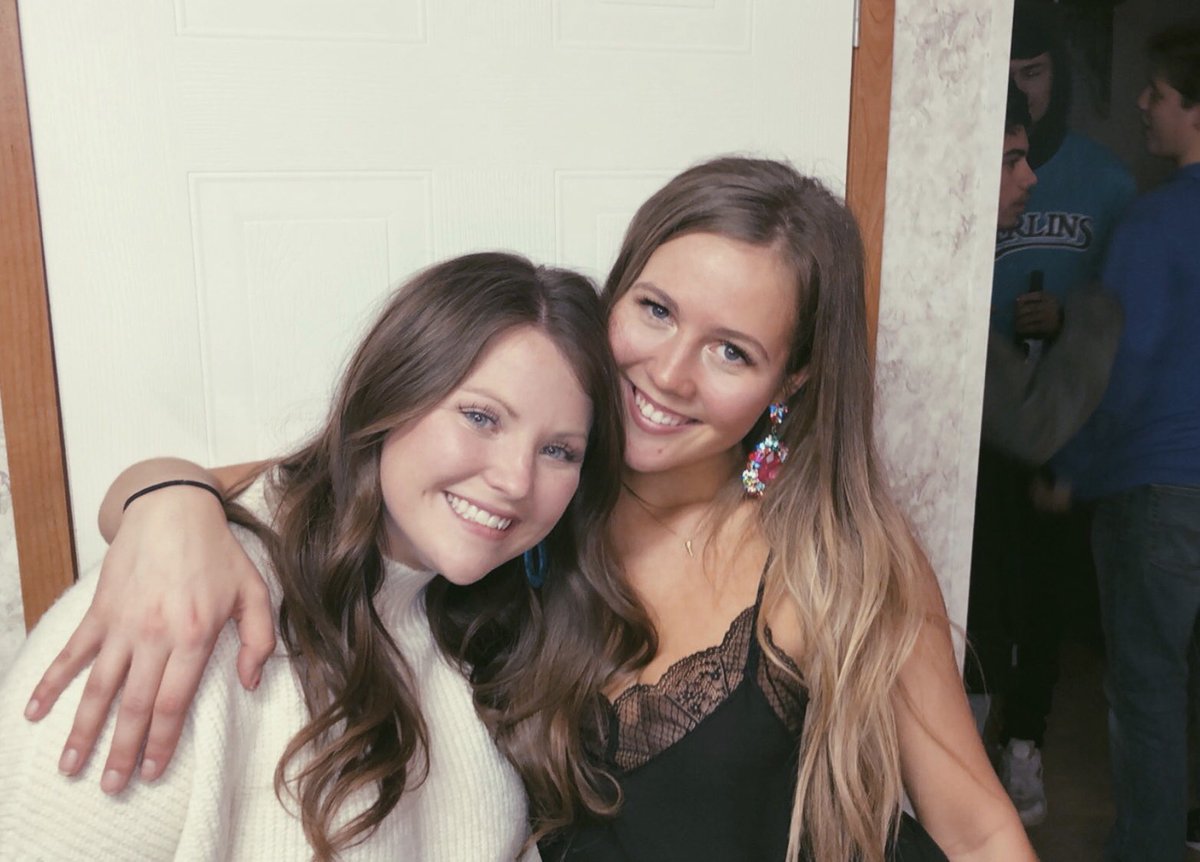Taylor_Barnett7's tweet photo. happy happy birthday to my GIRL!!! 🥰🌸🌟💛 beyond thankful to have a friend like you who reminds me to enjoy the little moments. i have no idea how i would’ve survived my first year of college without you!! i love you BIG https://t.co/hKNqwFqCMt