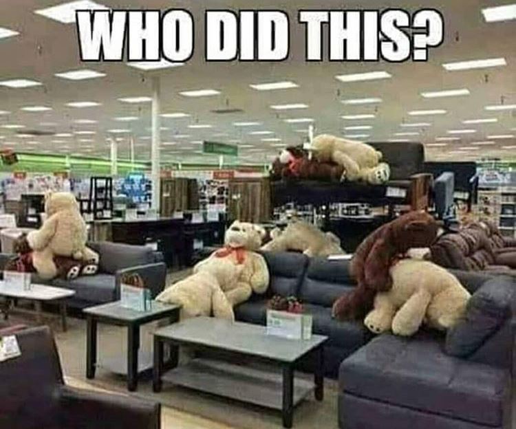 - Πως την πάλεψες τόσες ώρες στα ΙΚΕΑ;
- Να μωρέ, έπαιξα με κάτι αρκουδάκια..