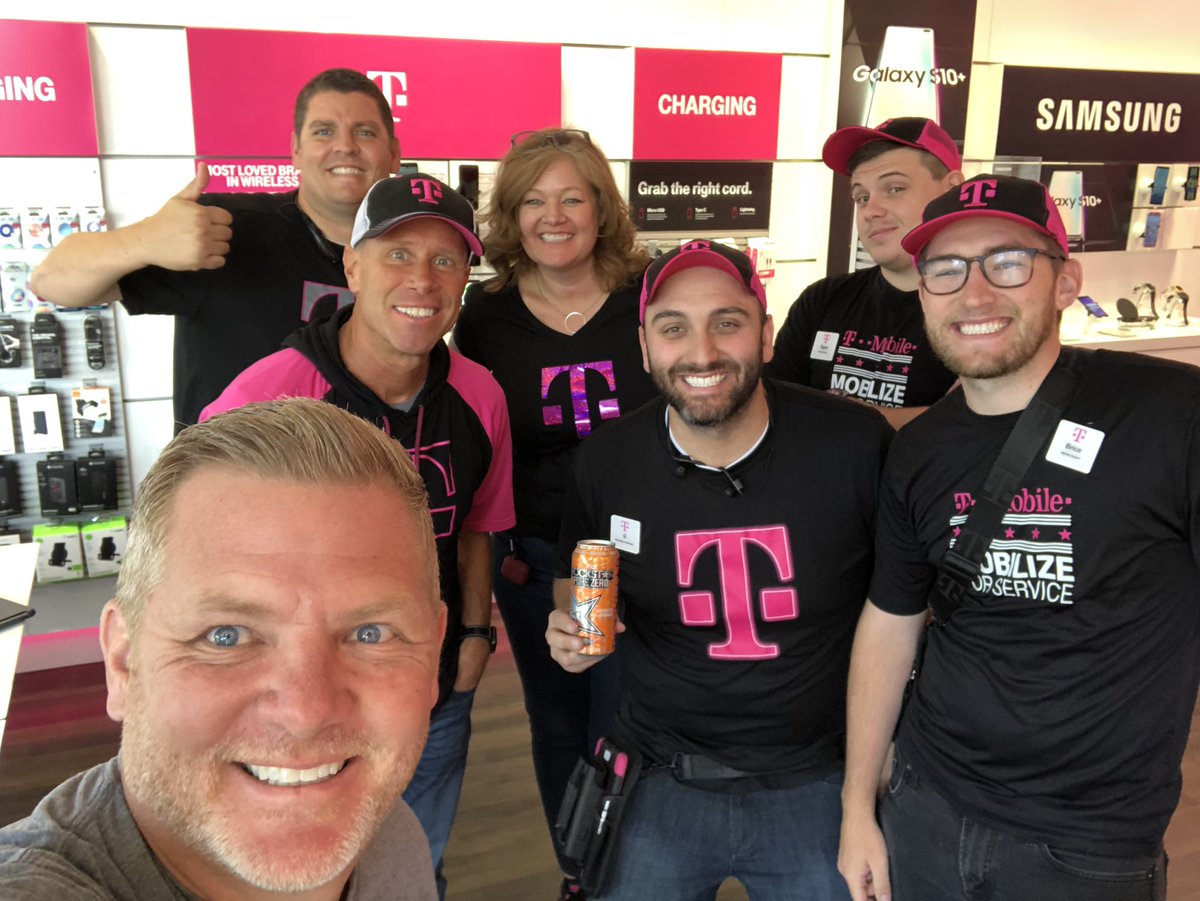 Always great to be with our awesome T-Mobile partners! These are the best in the business for sure!! Thanks for all you do!! @TraceyNielsen99 @stevegbackus @captainjohnluke @Bmcalis @FirestoneJosh #passionforourpeople #wirelessvision
