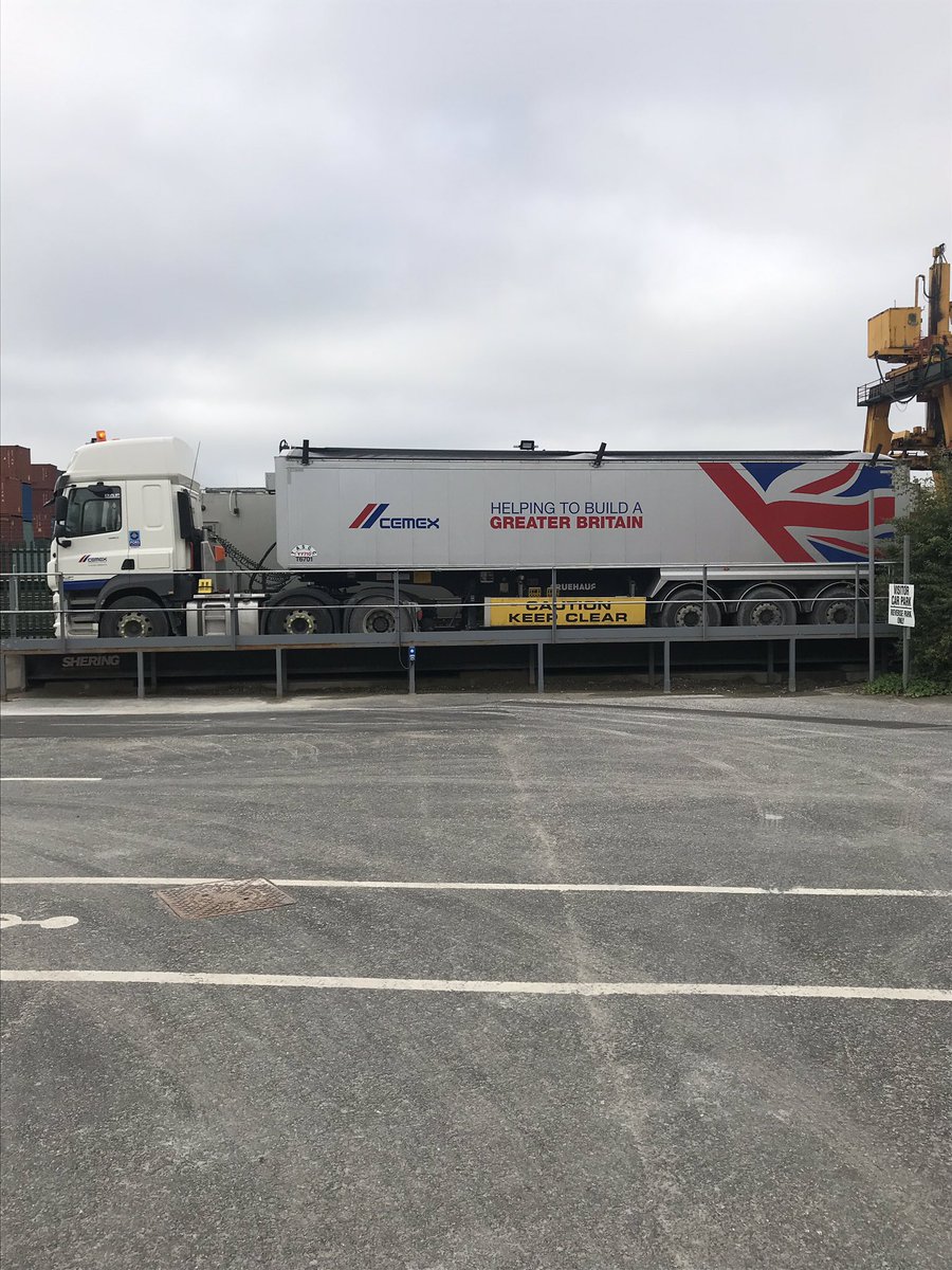 Impressive New Weighbridge at Stourton. This has improved customer turnaround times and given a better Customer experience. Well done to the Asphalt team. <a href="/Jason68648917/">Jason Barker</a> <a href="/PlattCarl/">Carl Platt</a> <a href="/CEMEXJames/">James Playford</a>