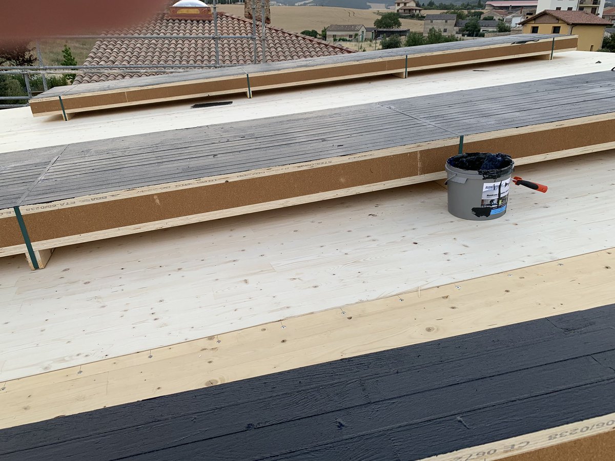 Hermeticidad y barrera de vapor en vigas steico con <a href="/Blowerproof_es/">Blowerproof</a> de <a href="/on_haus/">Onhaus Global System</a>