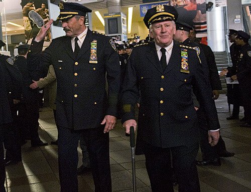 catherinebarr's tweet photo. WIN 2 Tix - to meet #BlueBloods star #LenCariou in #Vancouver this Friday Jun 28. His his new show "Broadway and The Bard" is amazing. RT or Like to enter, or sign up for my #VIPpartyList for more invites. https://t.co/5T2sWdyWQ0 https://t.co/6OUflbACD4
