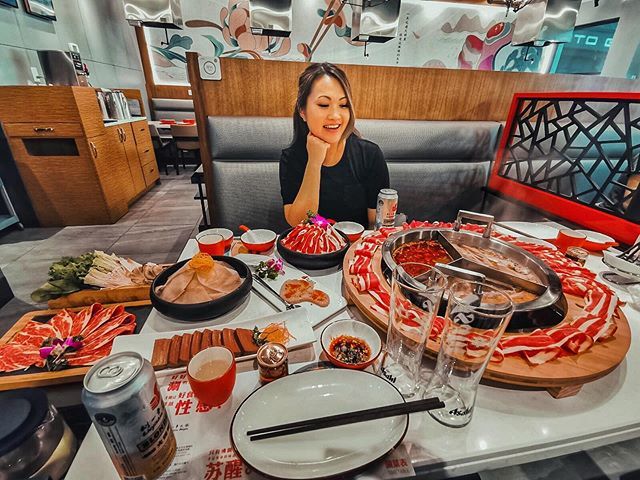 🔥 HOT POT FEAST 🔥
.
Feasting at one of the most popular hot pot chains in the world 🌎 did you know they have over 1200 stores worldwide ?!
.
📍 4731 Garden City Road #150 Richmond BC @liuyishouhotpot ift.tt/2xj3Efn