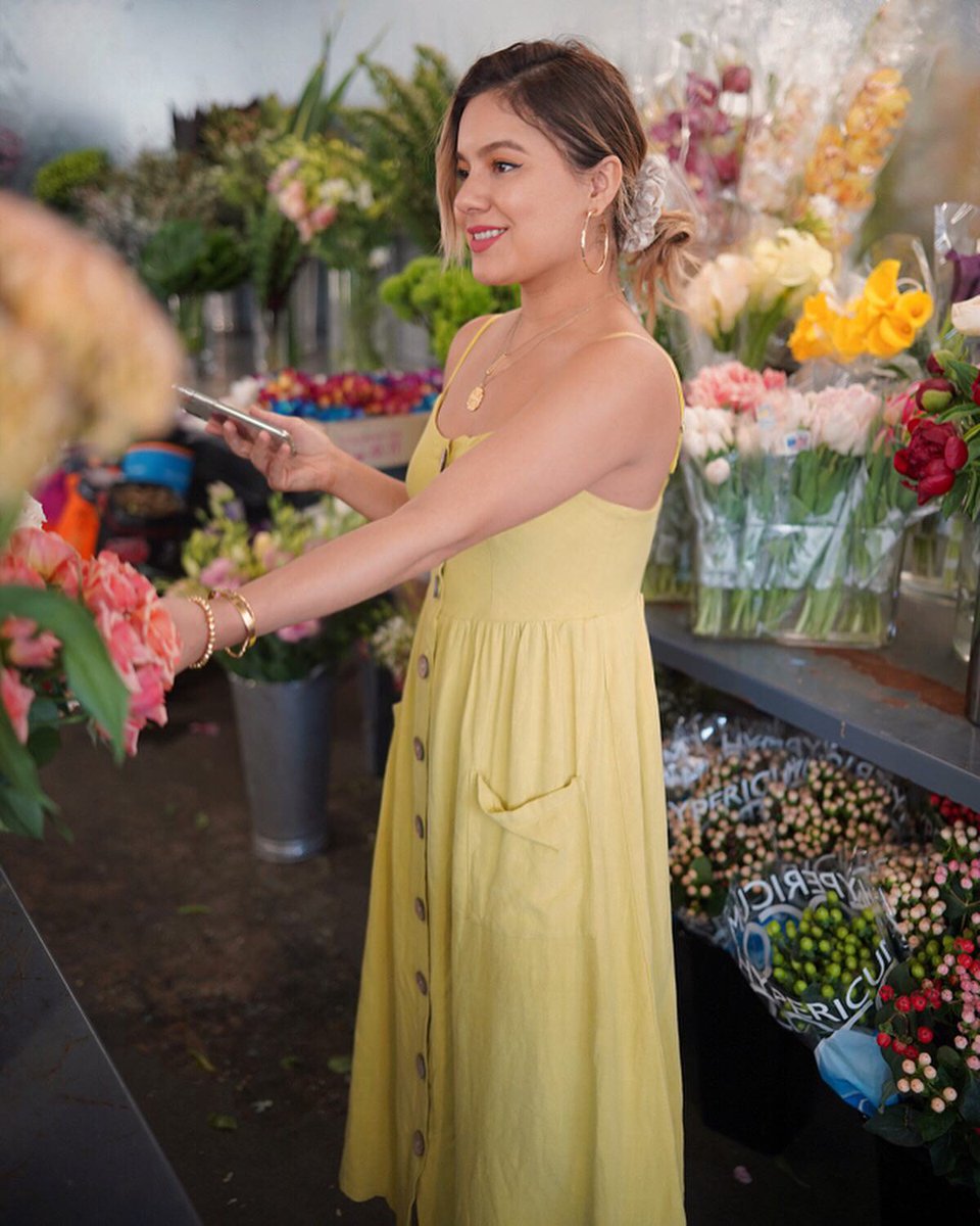 #sponsored #Meetibi Stopped by a floral shop with Mike forsome flower ideas for our #weddingday We shared our favorites with our inner circle using ibi-a smart photo manager!Head over to the blogfor more on ibi.  #IC livelovewearit.com/2019/06/26/wed…