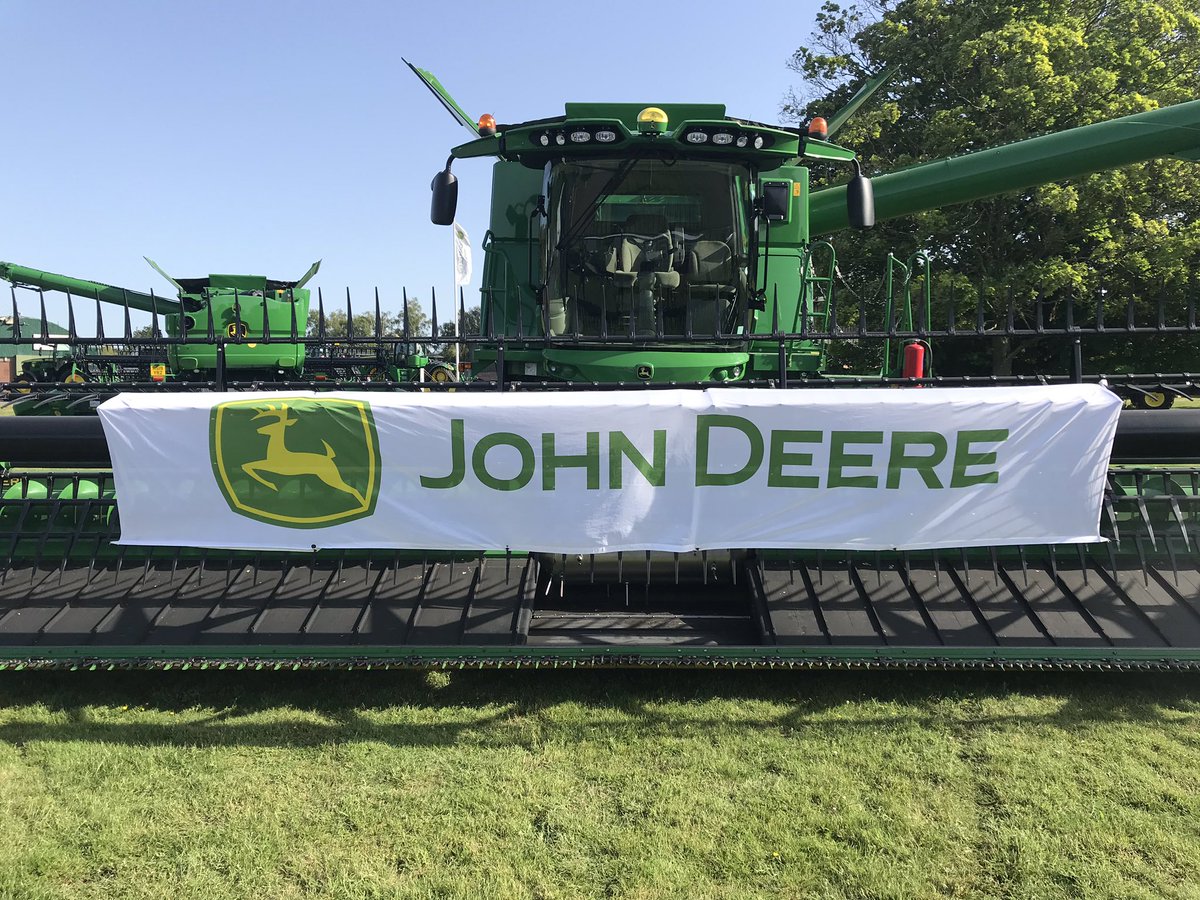 lawrence4646's tweet photo. #johndeere combine event nearly ready for the #huntforest group customers this evening #nothingrunslikeadeere https://t.co/JAPe8M2kYf
