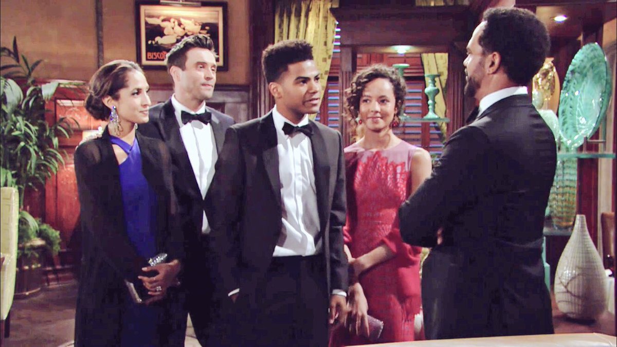 ChristelKfans's tweet photo. @YRInsider @YandR_CBS We should get to see Neil Winters’ grandkids graduate from high school or their preparations for prom instead of another Rosales wedding no one asked for. They are legacy! Show us the stories we care about. #ashbytwins #lane #Chartilda #Wintersfamily #yr https://t.co/zjxu1745mY