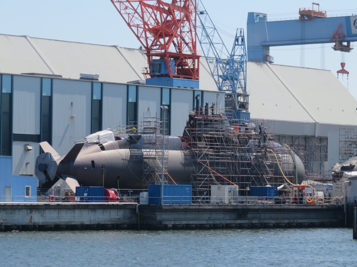 SerhatGuvenc's tweet image. Of the three subs spotted, two were sporting the German flag. No idea about the third one’s nationality. They may be building or under repair. #hdw #type212 #type212A #ssk