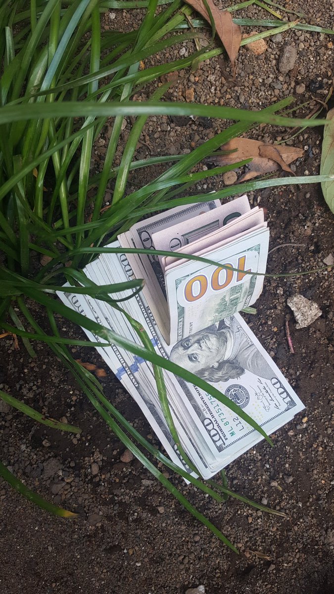 Marioriver16's tweet photo. Rt y te encontraras dinero mañana https://t.co/9XSGyj6QIf