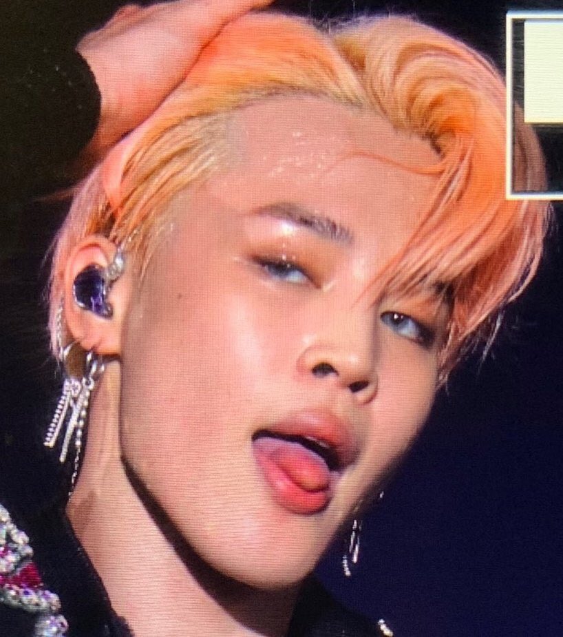 His Peachy shadow with peach hair 🍑