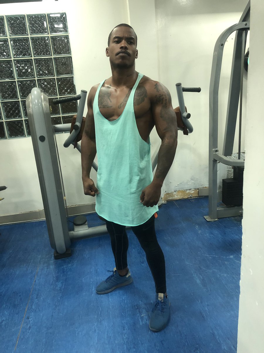 isandrothegreat's tweet photo. Quando disse que ia aumentar de peso e ser o mais pesado no “peso leve”, não estava a falar na brincadeira... #coachmagno🦈 https://t.co/eFBlBrFyPP