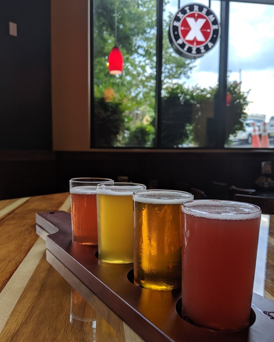 EatExtremeVASQ's tweet photo. Summertime beer flight ready to go. Tonight only! #Eatextreme https://t.co/c2Ay1nQGoC