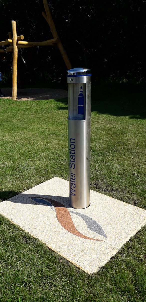 BlessTidyTowns's tweet photo. Some of these would be great in Blessington in the town centre, ideal location where the existing pump is and some along the new eGreenway when built. What you think @wicklowcoco #HydrationStation https://t.co/frceofYL3G