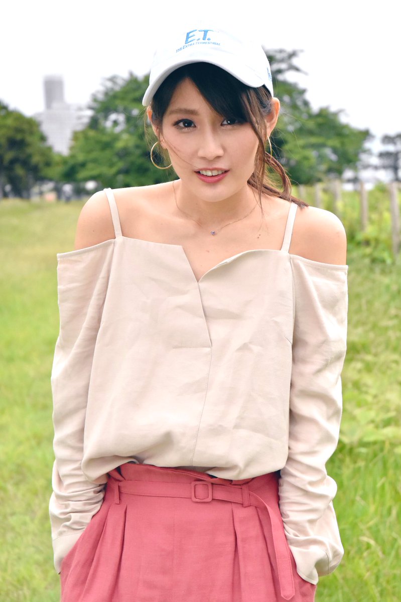 kei___ta__'s tweet photo. #沢すみれ  
@sumiresour 
#アイズ撮影会
#沢ちゃん #サワちゃん
#沢ちゃんず 
#ニューエラ

E.Tキャップを被り…かわゆさ増し増し♡(｡☌ᴗ☌｡)
笑ってたり、おしゃべりしてたり動いてたりがほとんどだけど
違うスイッチ���沢ちゃんもすこ♫

2019.6.23  3部 https://t.co/UwYNiTSvzT