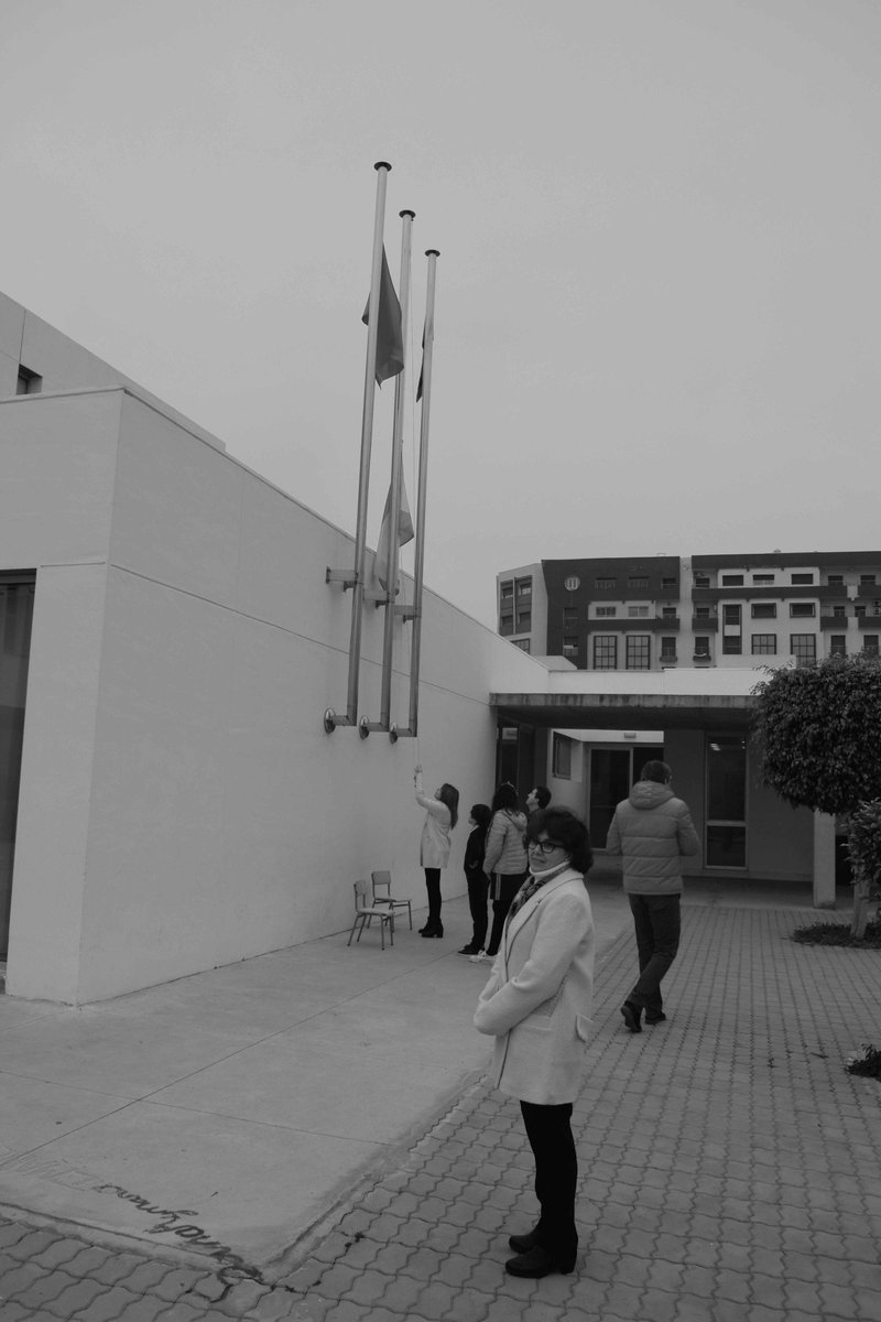instituto_lope's tweet photo. Días de despedidas. Deseamos mucha suerte a los compañeros y compañeras que terminan su trayectoria en el Lope. Nuestra directora, la primera mujer directora del Lope de Vega, también termina su labor docente y le deseamos mucha felicidad. ¡Feliz verano! https://t.co/gvI6eHmhHS