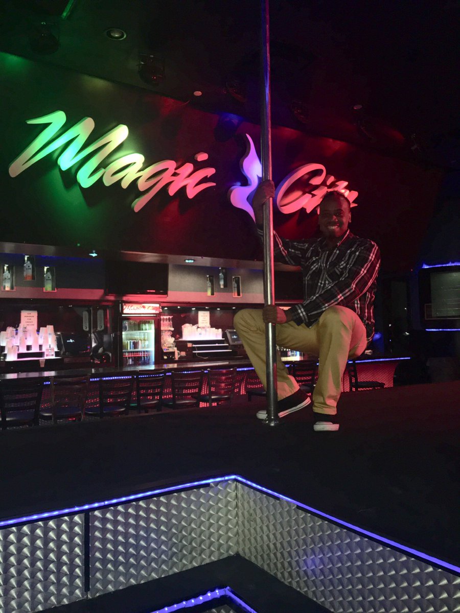 BarrFoxx's tweet photo. Financial advisors are now saying we should have at least seven streams of active/passive #income. π€―
Time to re-invent!
#dance #pole #poledancing #strip #stripper #exoticdancing #exoticdancer #makemoney #men #sexymen #multiple #gogoboy #throwsomemo #throwsomemore #twerk https://t.co/UAL7deCwGp