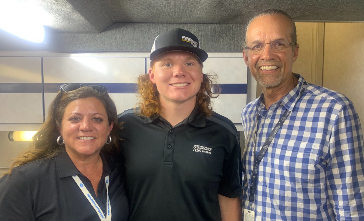 kylepetty's tweet photo. my man Thad racing Chicago tonight! Good Qualifying run, Good Luck tonight! Racing is a family affair for my family. Rebecca and Brian are here to cheer him on! https://t.co/HkQkJT6XMF