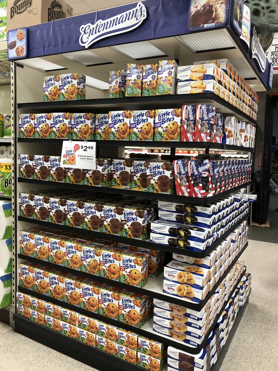 stacylketcham's tweet image. @Itkwkate a standard Entenmqnn’s display in a grocery store.  Mostly freshish so can’t be shipped