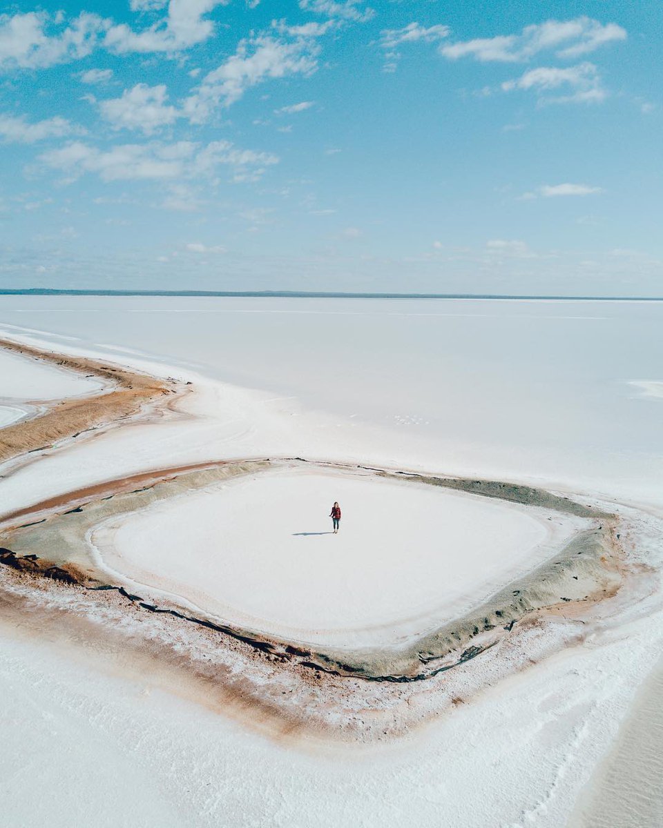 Be sure to add Lake Lefroy to your next Goldfields adventure checklist. 💙 Head to Red Hill Lookout in Kambalda to get sweeping views of the stunning Lake Lefroy, a 40-kilometre salt pan lake, and the surrounding bushland. Pic: IG/wrenees #goldenoutback https://t.co/WAPohPHSEN