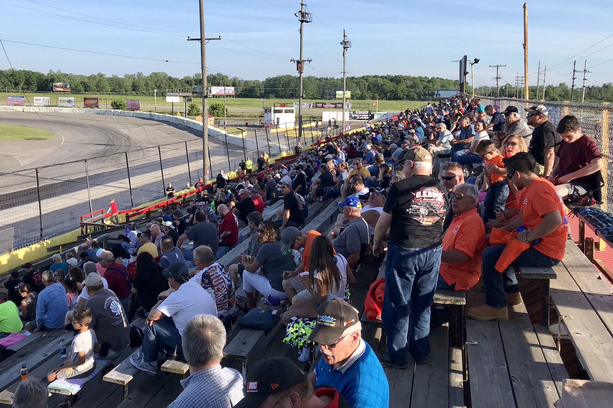 RacingAmerica's tweet photo. #RoCMods: A big crowd on hand @LancasterSpdwy to see the stars of the @RoCModSeries. If you couldnโt make it here, watch for tonightโs race highlights to be on https://t.co/m90WxzMiEr!
https://t.co/1uysEuglbu
(https://t.co/bzhinMmnT7) https://t.co/J2VwgmjAvL