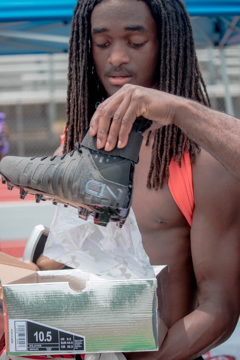 SportsLifeU's tweet photo. Skills Challenge winner Delvonte McClean was rewarded with trophy and a brand new pair of Cam Newton Under Armour cleats! ✅ @ypc83_ @WhitehavenTiger https://t.co/SBQQMsr41r