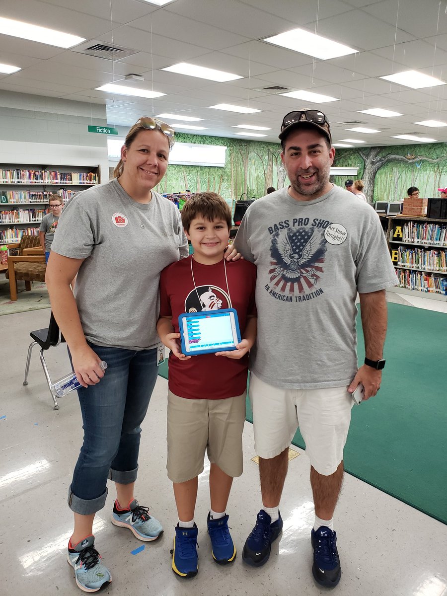 PippTina's tweet photo. And that's a wrap! Our Deer Park students showed off all they learned at the Sphero Showcase!  @Gifted_HCPS @SpheroEdu #ESSP5 #coding
#SPRKingImaginations #GirlsWhoCode #ThankfulThursday https://t.co/wiZT6MKPQZ
