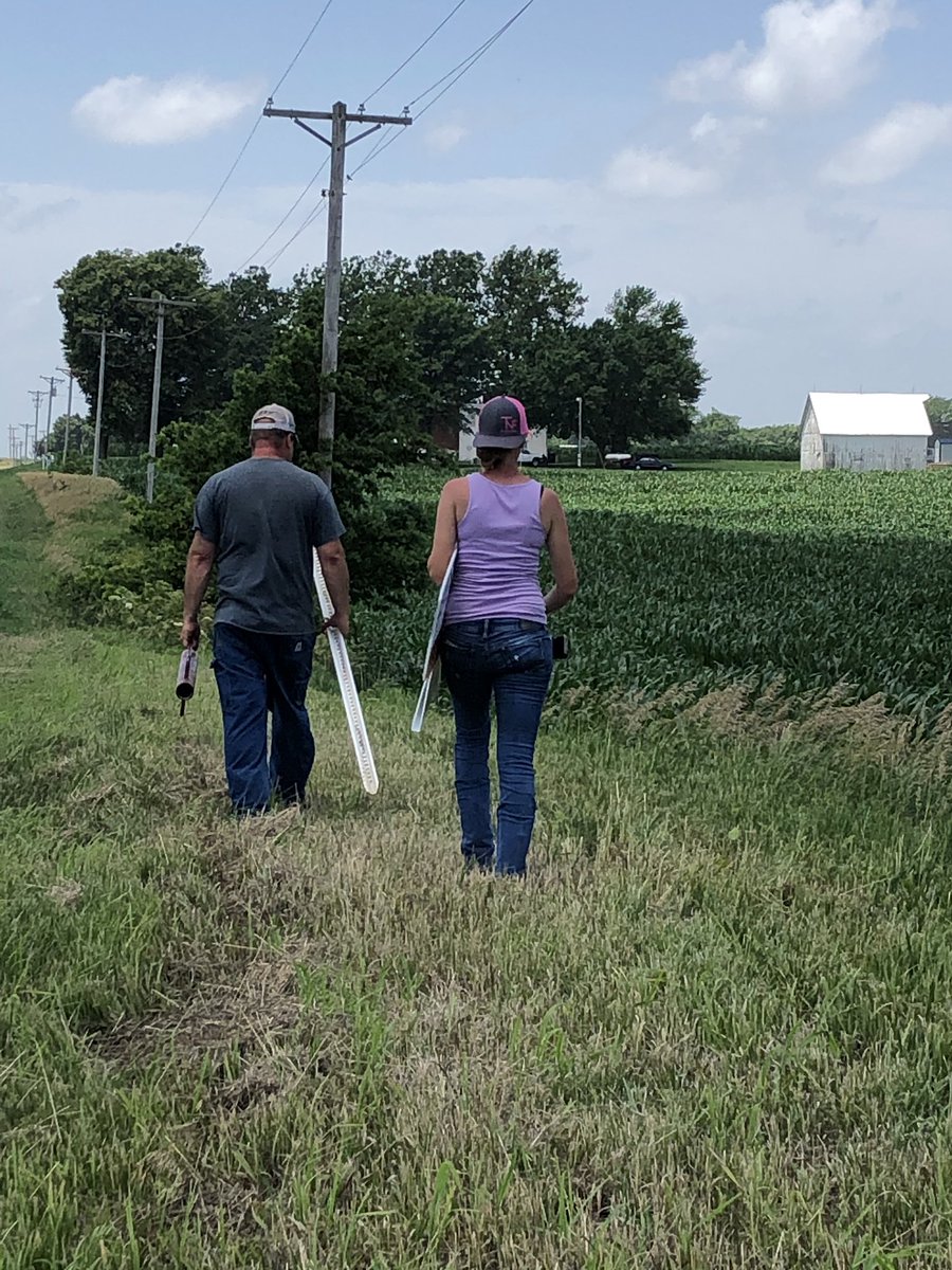 rachellraines's tweet photo. Thank you Nutrien Harrisonville for signing our Market Development plots in Lexington,Mo today! #DEKALB #Asgrow https://t.co/roMBr11QLO