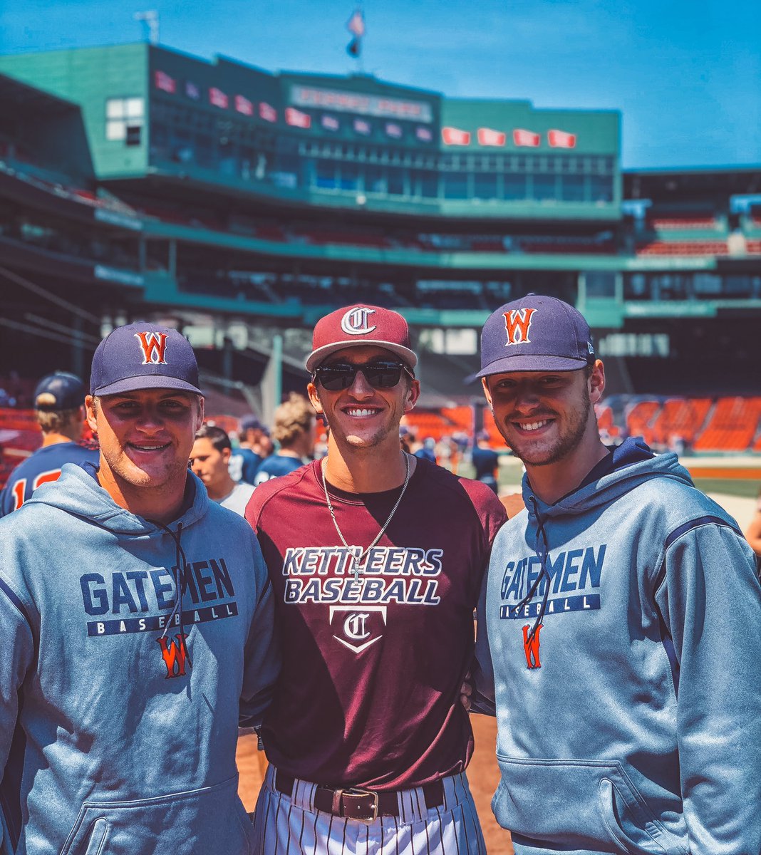 TexasBaseball's tweet photo. Some of your #SummerHorns showed out at @fenwaypark today! #HookEm 🤘 https://t.co/cT3ZmyU9Ns