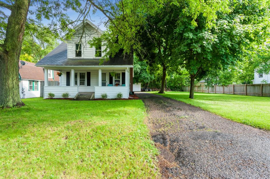 BarringtonsBest's tweet image. Do you know someone looking for a great #property in #Wauconda?   #realestate tour.circlepix.com/home/SS7DMV