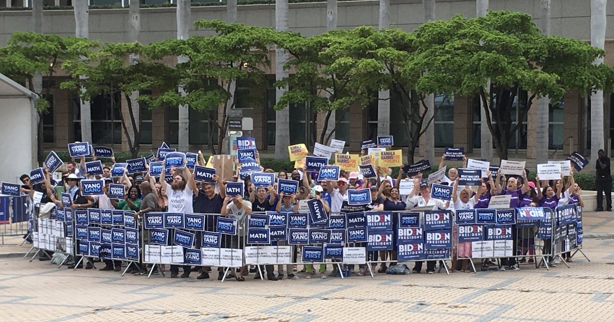 Zach_Graumann's tweet image. #YangGang in full force in Miami tonight