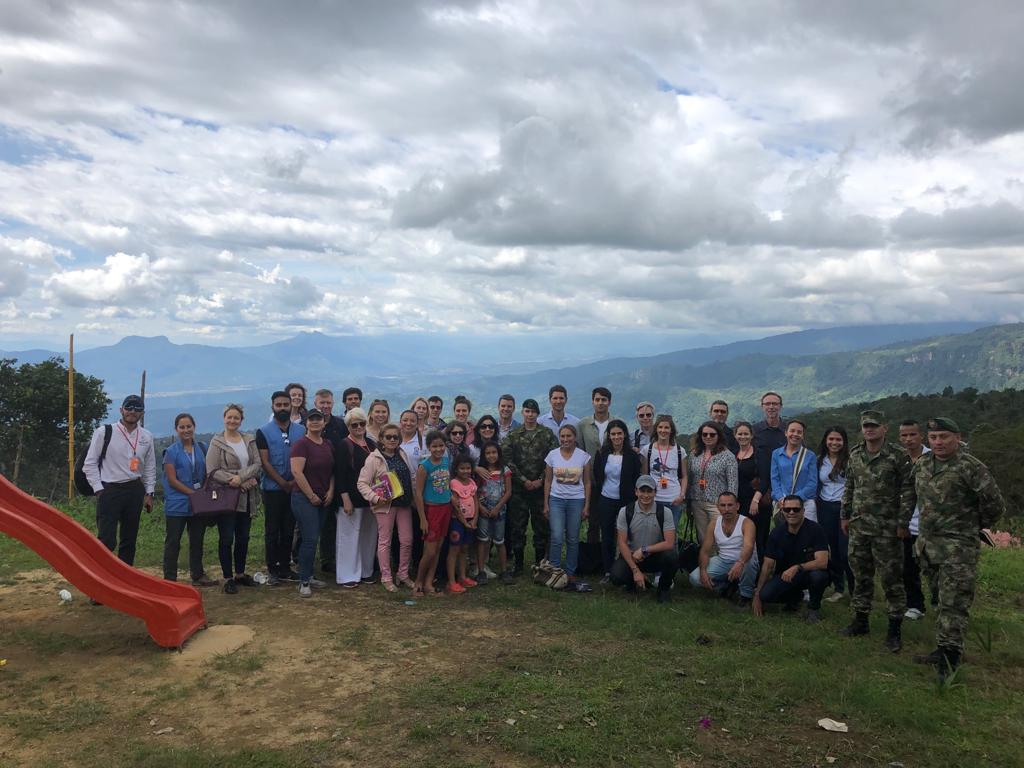 llombartpatUE's tweet photo. 🇪🇺🕊️🇨🇴 Hoy doble agenda de paz: trabajamos por la reincorporación con colegas del #COLAC (representantes de los países 🇪🇺 del grupo para América latina) en el ETCR Icononzo y en Bogotá acompañamos la reunión del Consejo Nacional de Paz. #construyamospaz #EuropaCreeEnColombia https://t.co/xnTMlopmBB