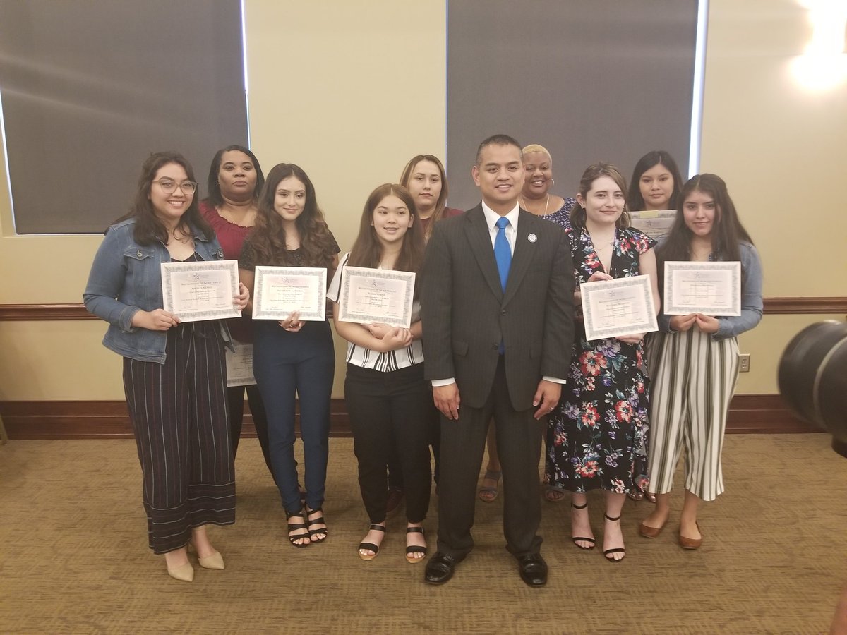 LSCNorthHarris's tweet image. Celebrating math achievement at the Outstanding Mathematics Students Award Reception with @NHarrisNation #StartCloseGoFar