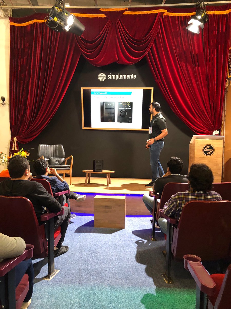simplementeMX's tweet photo. Phil Bendeck (@philbendeck) de @PROMISE_STORAGE se subió al escenario en #ExpoCine19 y nos platicó sobre la nueva línea de productos #Promise, como el #Pegasus32 y #SanLink3N1, entre otros, además de la estrecha relación con Simplemente. Thanks Phil! #ExpoCine #ExpoCineTelevisión https://t.co/PjE4TnWHjC