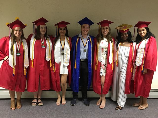 WCSDEmpowers's tweet photo. Pre-commencement pictures of the @KetchamNation #seniorclassofficers! 🎓👏🏻🎓 https://t.co/OxmosZI9bc
