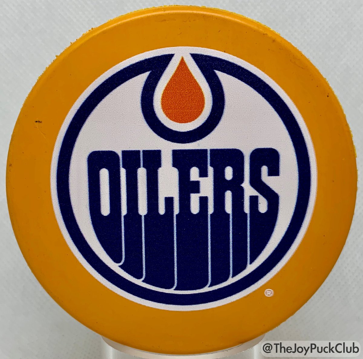 thejoypuckclub's tweet photo. Edmonton Oilers Orange Puck - Thanks @lbrymer for picking this one up for me at @RogersPlace!
#edmonton #oilers #edmontonoilers #nhl #hockey #puck #hockeypuck #puckcollection https://t.co/3uATB516M2
