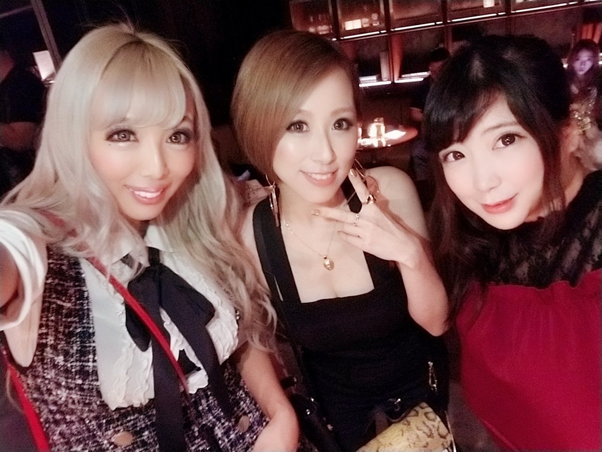 yuzuki_marina's tweet photo. 昨日はお食事会?でした!
みんなかわいい方ばかりで(*´艸`*)
北京ダックとかもろもろ美味しかった!
エリカさん、るなさん、えいみさん、そして吉沢明歩さんと写真撮ってもらったのだー!
うれひぃ(*´Д`)💗
これからダンスお披露目!
みんな…
オラとAiVyメンバーに力を!
#DAAC
#AiVyProject https://t.co/8OyqYVBvYE
