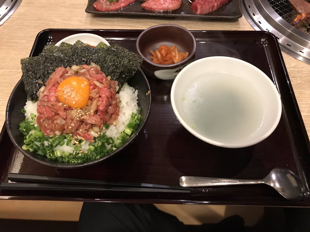 みなすけ 立川の焼肉 和 はなれ でランチ 店舗は2階だが 1階まで並ぶ行列 混んでるだけあって 頼んだローストビーフ丼は めちゃめちゃ美味かった 大盛り無料なのも嬉しい 追加で頼んだ肉も美味い ぜひまた行きたい みなすけ 立川の焼肉 和 はなれ でランチ 店舗は2階だが 1階まで並ぶ行列 混んでるだけあって 頼んだローストビーフ丼は めちゃめちゃ美味かった 大盛り無料なのも嬉しい 追加で頼んだ肉も美味い ぜひまた行きたい
