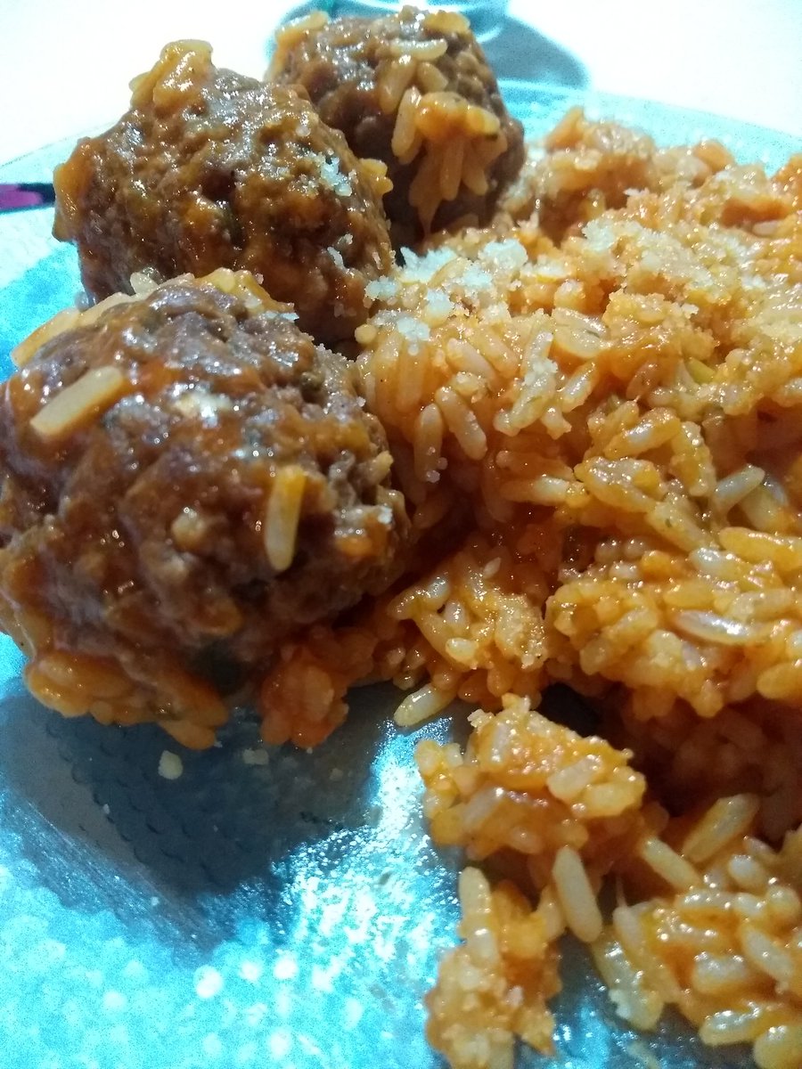 pitufina_soy's tweet photo. Almóndigas con arroz. #Inviernazo https://t.co/vEGRBgIzDw