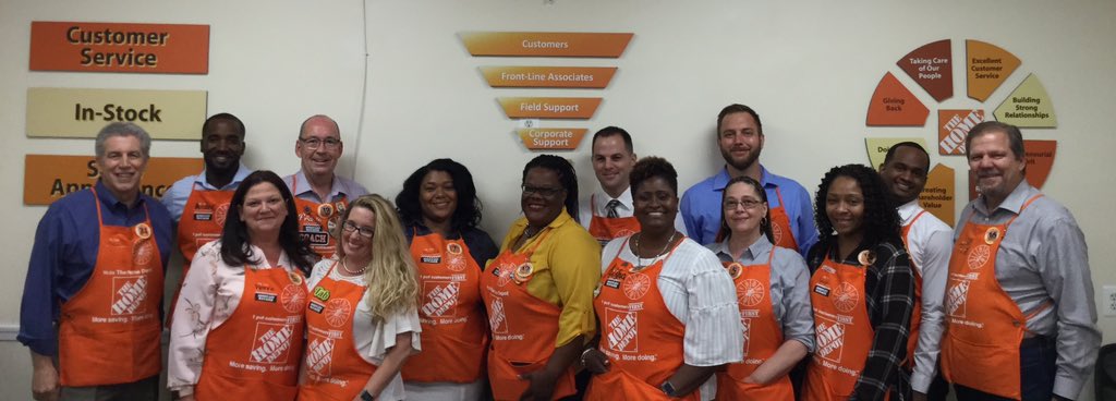 Thanks to this awesome group of ASMs for attending the CEO Field Visit today! <a href="/PaulDeveno/">Paul Deveno</a> <a href="/CraigMenear/">Craig Menear</a> <a href="/homerth15/">Tim H@THDHomer</a>