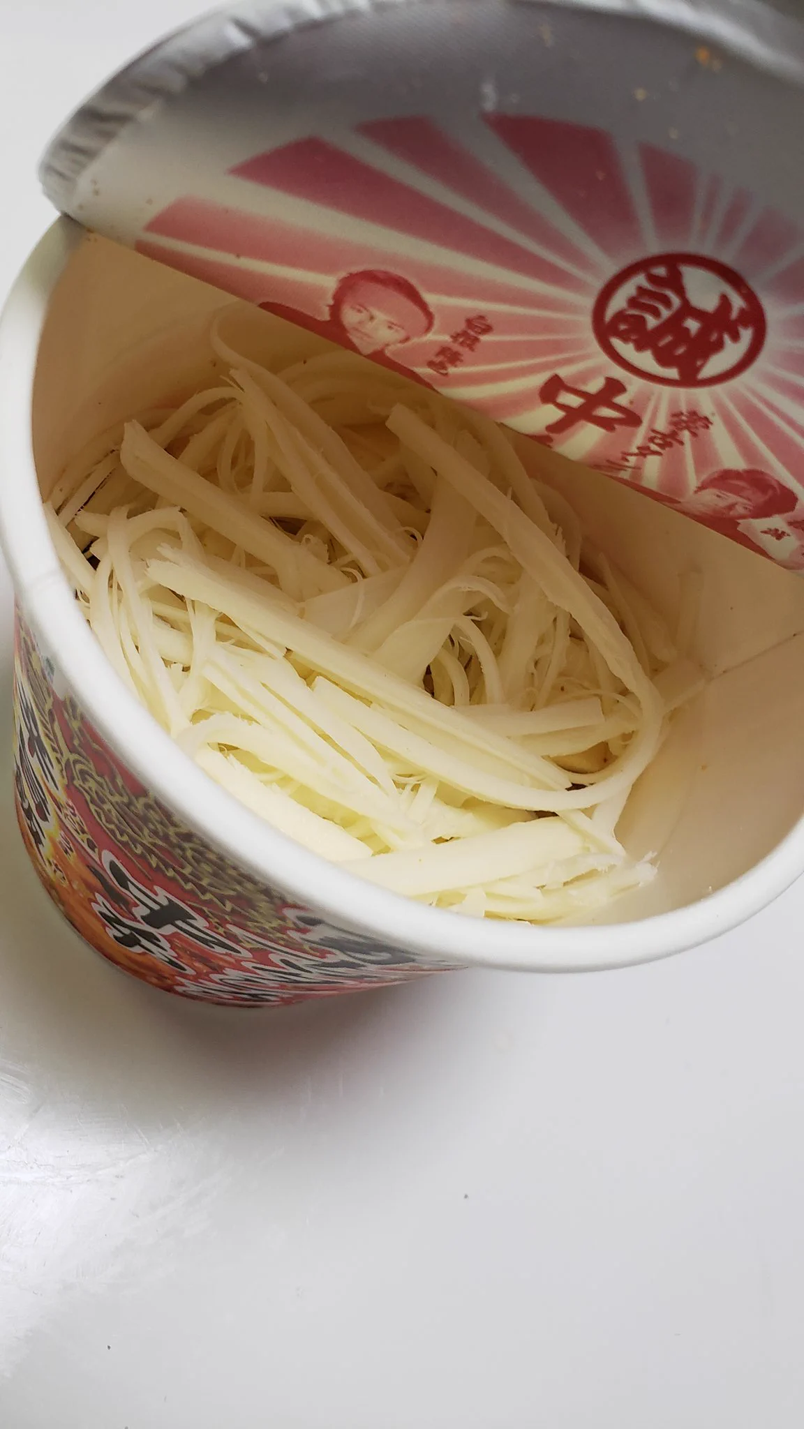 蒙古タンメンの辛旨飯にさけるチーズ一本裂いて入れて混ぜると？めちゃくちゃうまい！