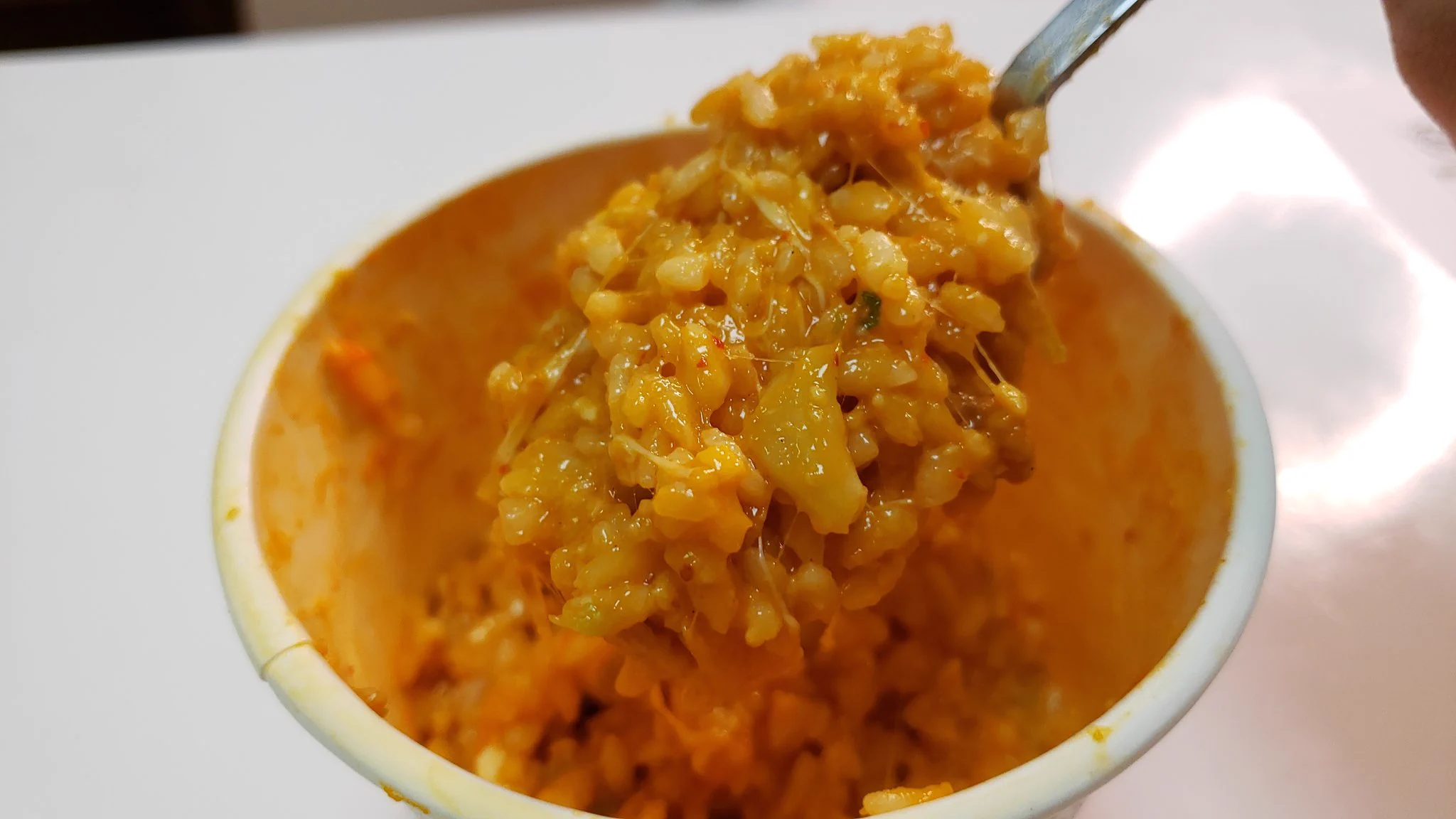 蒙古タンメンの辛旨飯にさけるチーズ一本裂いて入れて混ぜると？めちゃくちゃうまい！