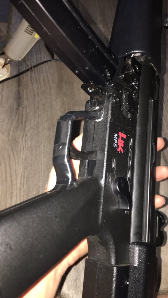 UndedMoviePropz's tweet photo. Full revamp of this broke HK MP5 turned into this!!! https://t.co/nHGLjozbxW