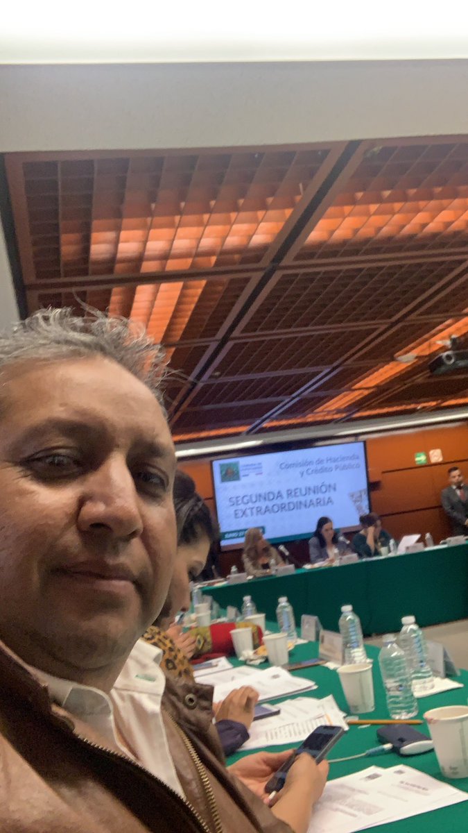 JavierSalinasN's tweet photo. En la Comisión de Hacienda y Crédito Público aprobamos la creación del Banco de Bienestar, esto servirá para canalizar los apoyos de los programas sociales. Se crearán 7 mil sucursales a lo largo y ancho del país.   

Mañana lo discutiremos y en su caso será aprobado por el pleno https://t.co/BXrtHlFiQS