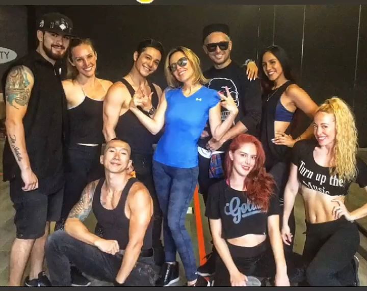 monstersdefey's tweet photo. El #FeyTeam listo para mover la mañana del sábado en la marcha #LGBT.🏳️🌈 #FeyDesnudaTour #Fey #feydancers ⚡ https://t.co/3atECOUzkJ https://t.co/IRrbc5BNUZ