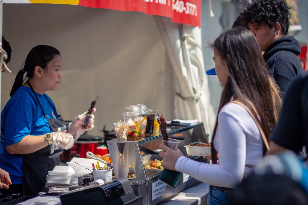 Raffymagallanes's tweet photo. Yum 😋! #exploreedmonton #yeg #filipinofiesta #streetfood https://t.co/1pd5nqerTs