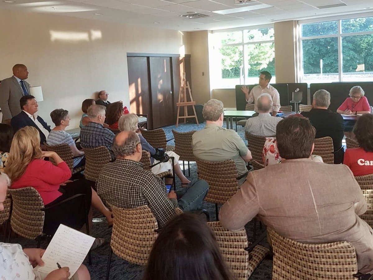 AlvinTedjo's tweet photo. Happy to introduce and welcome @Coteau at the Mississauga - Lakeshore Liberal meeting tonight (home of @SousaCharles). #AsWeBuild together #ForOurFuture ๐
#OLPRebuild #olp #olpldr #onpoli https://t.co/GT6a4oIO27