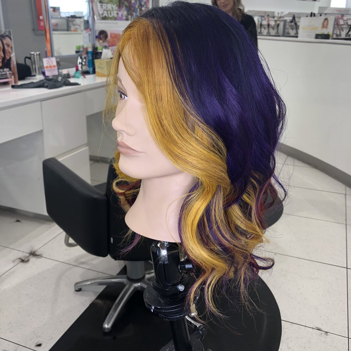 JessieMaria17's tweet photo. Playing around with these ladies at work 😉🔥 #ultabeauty #Matrix #haircolorist #hair #beauty @ultabeauty https://t.co/dyD3OTEwKc