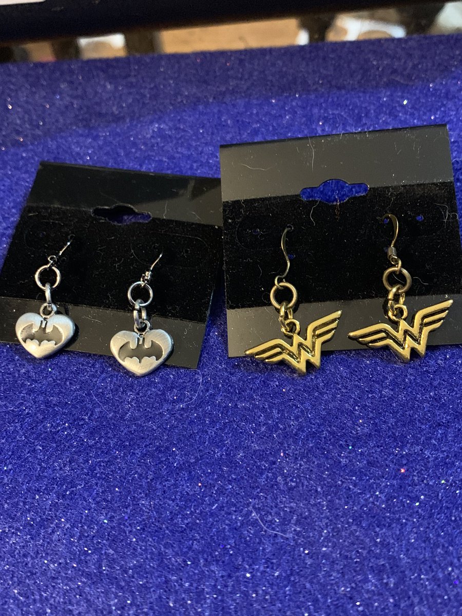 ArtByWisteria's tweet image. We will have these #Batman &amp;amp; #WonderWoman earrings at #RobCon2019 ! Hope to see you this weekend!